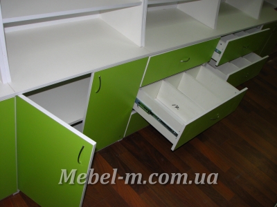 Торговая мебель для аптеки