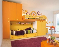 Детская  комната с двухъярусной кроватью желтого цвета